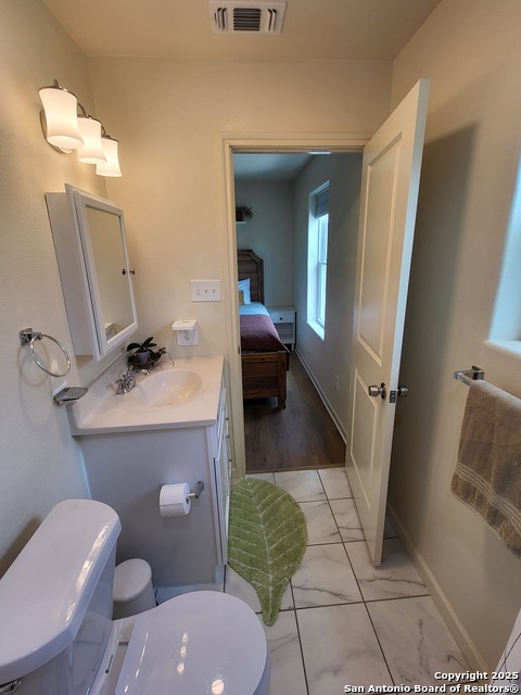 Listing photo id 17 for 312 Klein St E