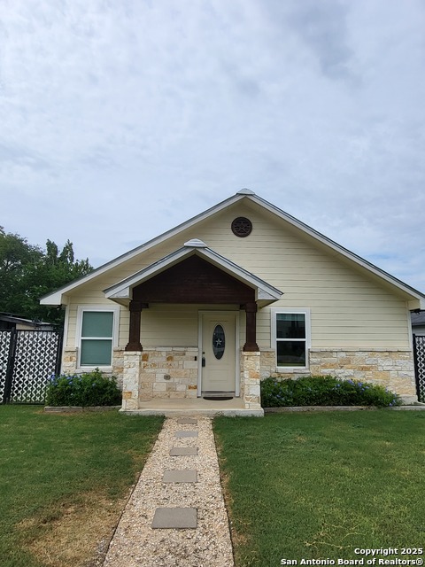 Listing photo id 0 for 312 Klein St E