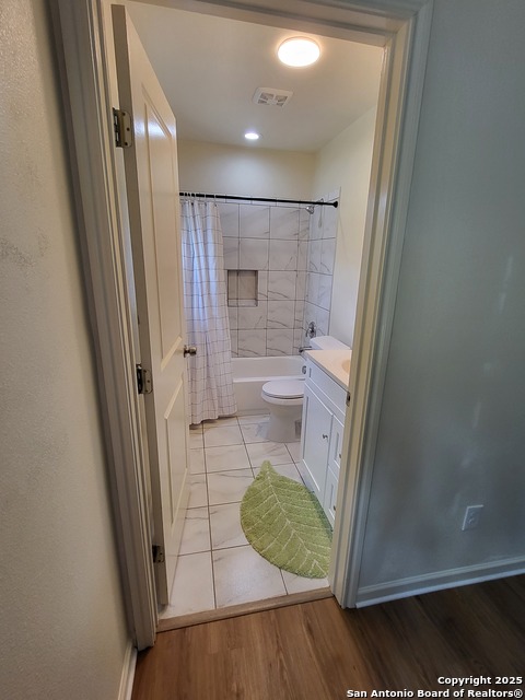 Listing photo id 18 for 312 Klein St E
