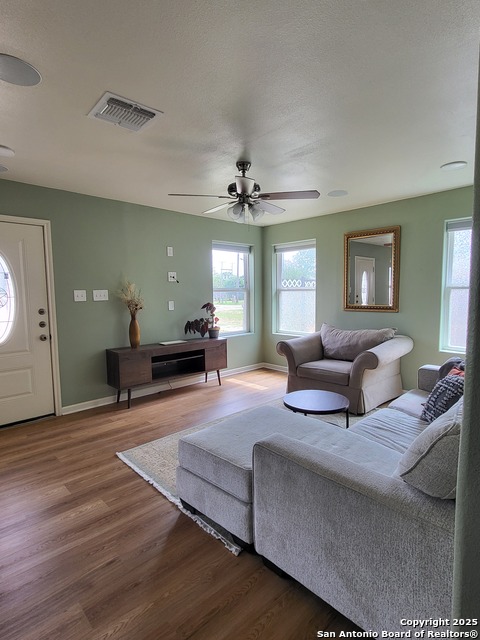 Listing photo id 1 for 312 Klein St E