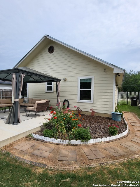 Listing photo id 28 for 312 Klein St E