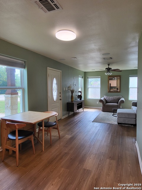 Listing photo id 2 for 312 Klein St E