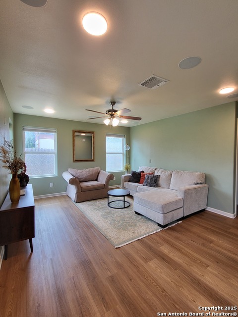 Listing photo id 3 for 312 Klein St E