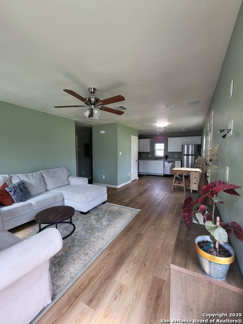 Listing photo id 6 for 312 Klein St E
