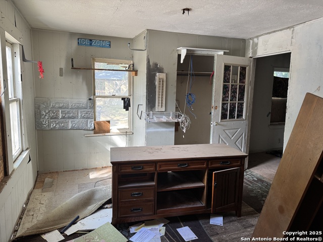 Listing photo id 8 for 1604 Katy St