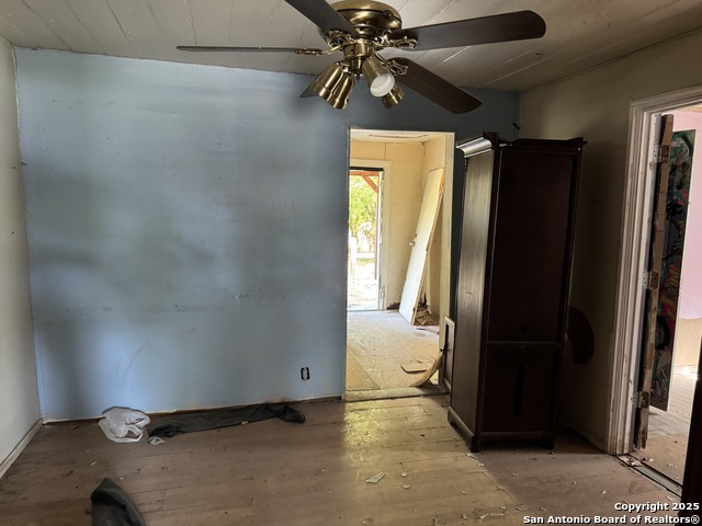 Listing photo id 9 for 1604 Katy St