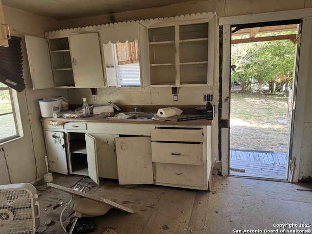 Listing photo id 11 for 1604 Katy St