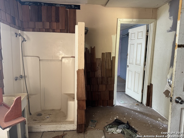 Listing photo id 14 for 1604 Katy St