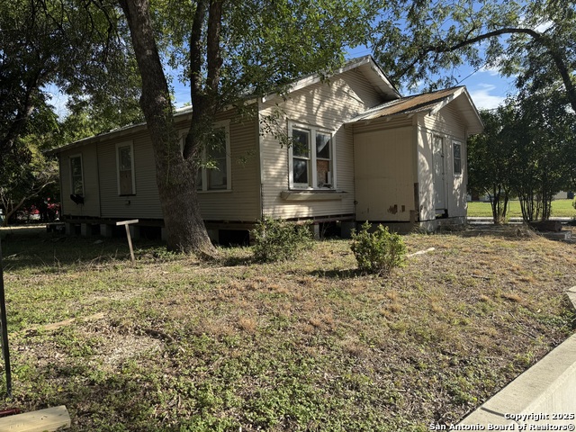 Listing photo id 0 for 1604 Katy St