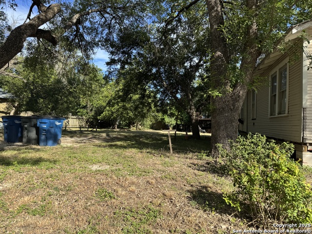 Listing photo id 1 for 1604 Katy St