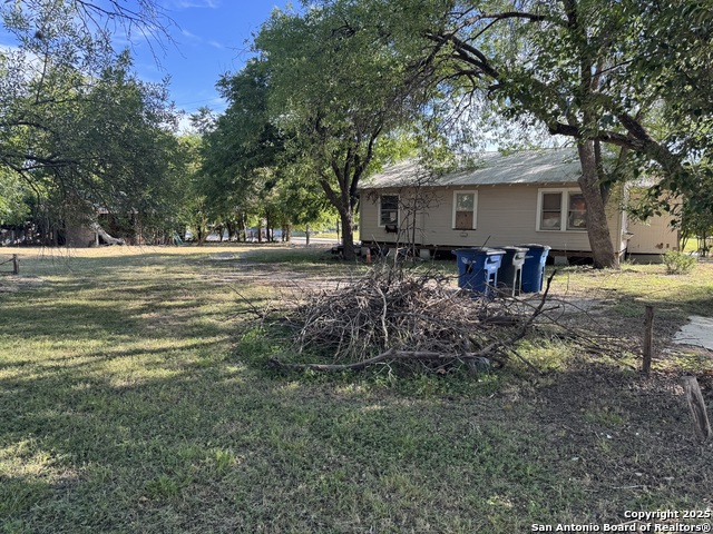 Listing photo id 2 for 1604 Katy St