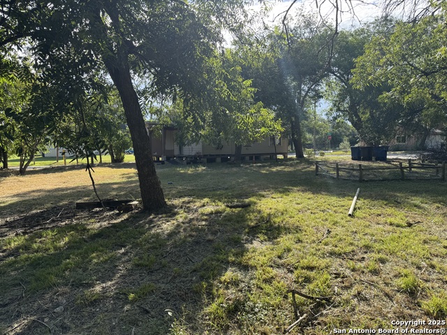 Listing photo id 3 for 1604 Katy St