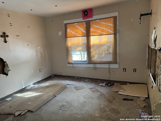 Listing photo id 7 for 1604 Katy St