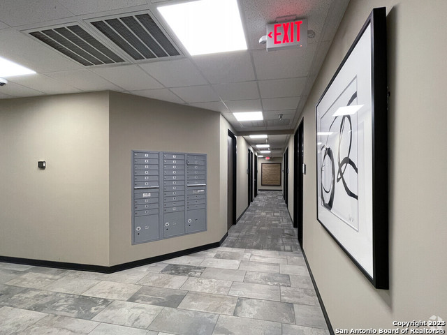 Listing photo id 6 for 3700 Fredericksburg  150