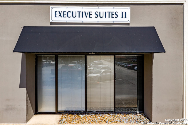 Listing photo id 7 for 3700 Fredericksburg  150