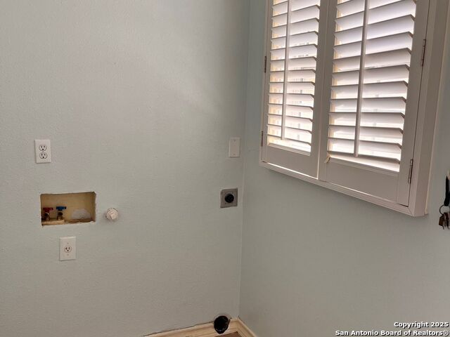 Listing photo id 14 for 357 Irvington Drive