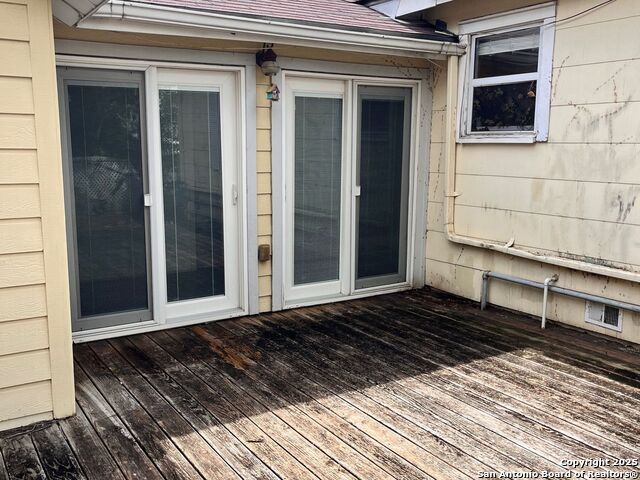 Listing photo id 16 for 357 Irvington Drive