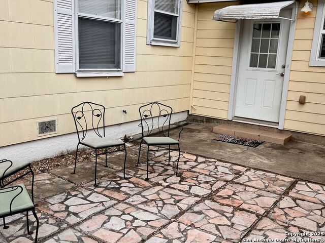 Listing photo id 17 for 357 Irvington Drive