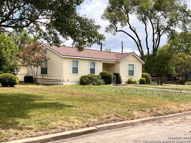 Listing photo id 0 for 357 Irvington Drive