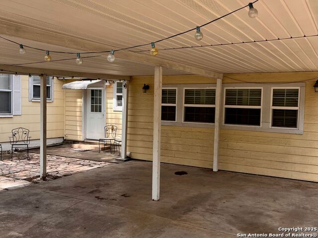 Listing photo id 18 for 357 Irvington Drive