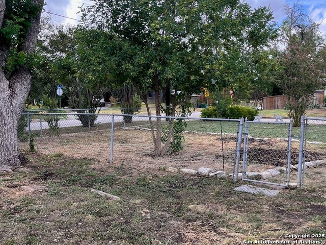 Listing photo id 20 for 357 Irvington Drive