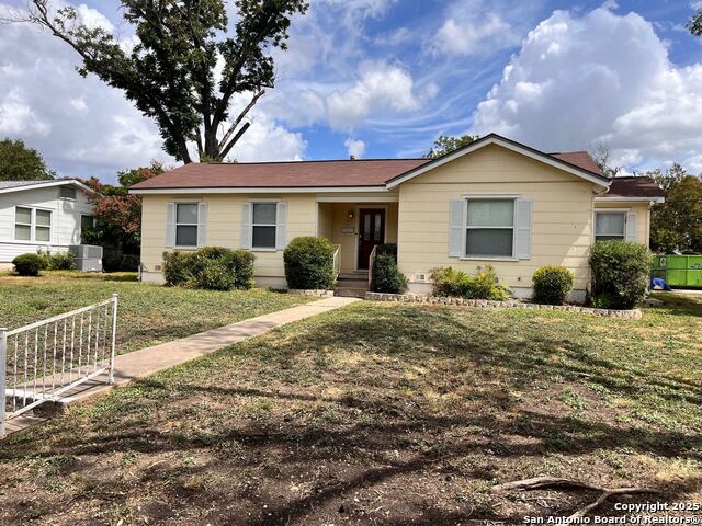 Listing photo id 1 for 357 Irvington Drive