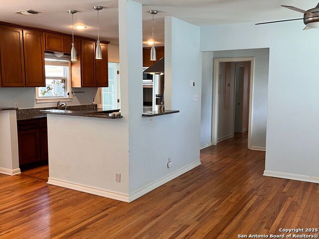 Listing photo id 3 for 357 Irvington Drive
