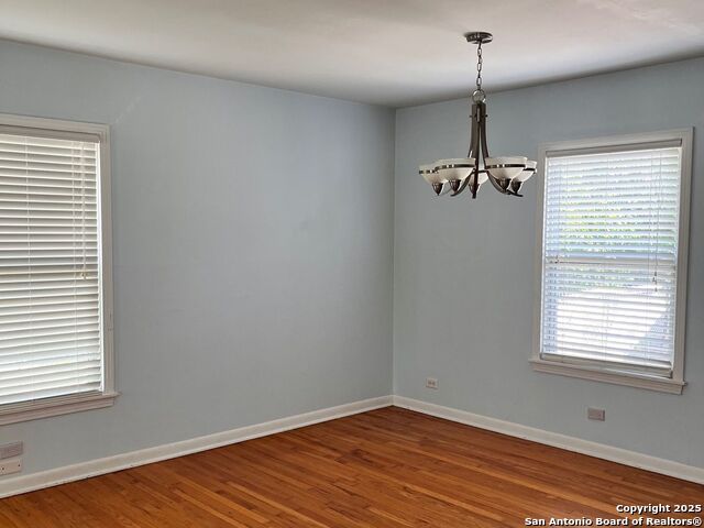 Listing photo id 4 for 357 Irvington Drive