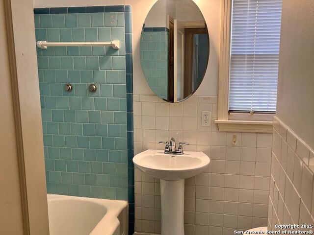 Listing photo id 7 for 357 Irvington Drive