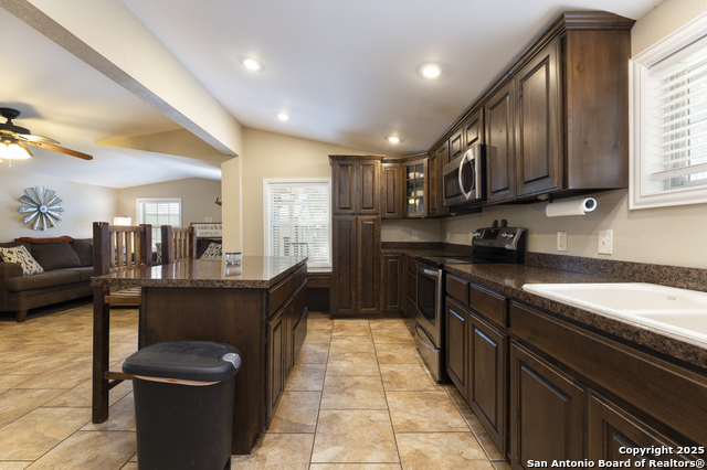 Details for 232 Angel Dr, Lakehills, TX 78063