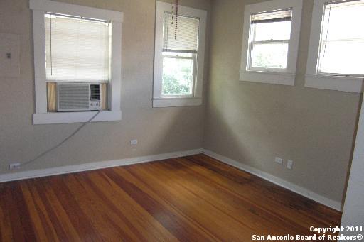 Listing photo id 8 for 270 Post Ave  3