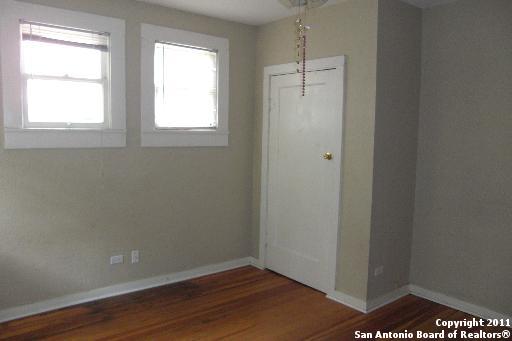 Listing photo id 9 for 270 Post Ave  3
