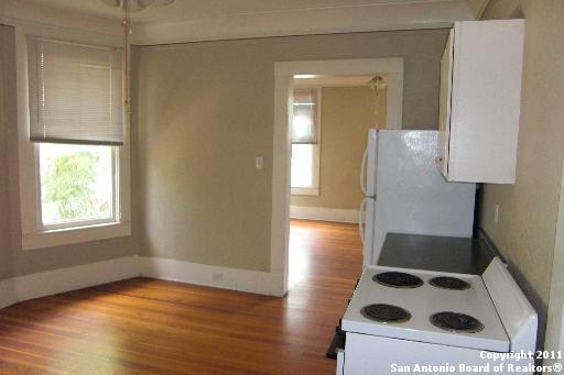 Listing photo id 5 for 270 Post Ave  3