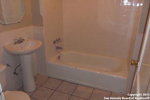 Listing photo id 6 for 270 Post Ave  3
