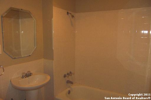 Listing photo id 7 for 270 Post Ave  3