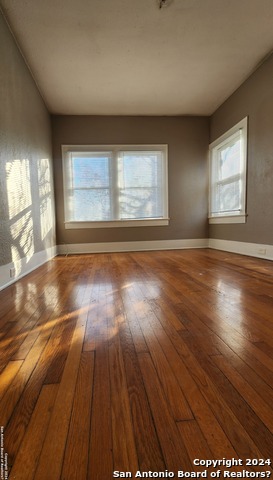 Listing photo id 1 for 1601 Woodlawn Ave W 1