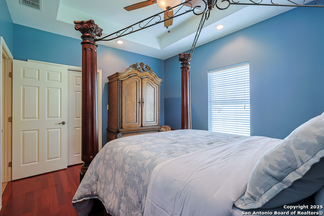 Listing photo id 8 for 2697 Oak Grove