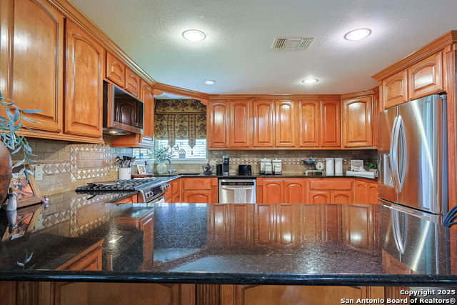 Listing photo id 10 for 2697 Oak Grove