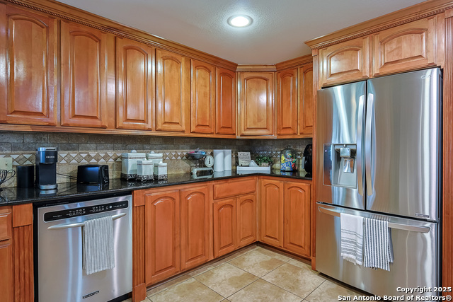 Listing photo id 11 for 2697 Oak Grove