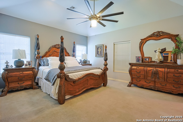 Listing photo id 14 for 2697 Oak Grove