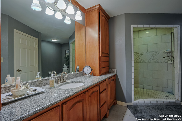 Listing photo id 15 for 2697 Oak Grove