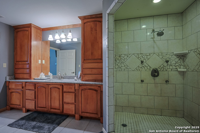 Listing photo id 16 for 2697 Oak Grove