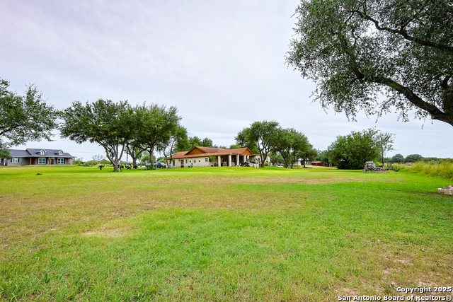 Listing photo id 26 for 2697 Oak Grove