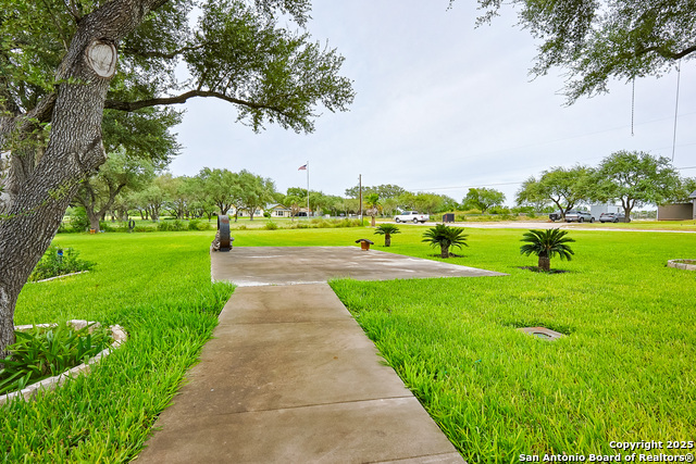 Listing photo id 27 for 2697 Oak Grove
