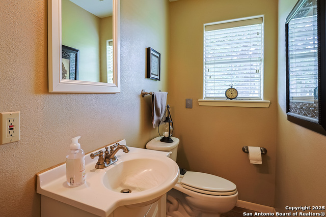 Listing photo id 6 for 2697 Oak Grove