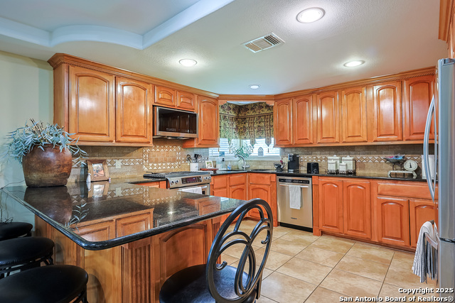 Listing photo id 7 for 2697 Oak Grove