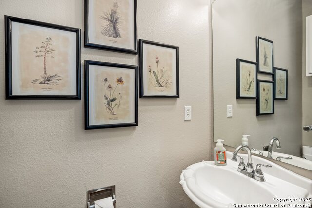 Image 14 of 33 For 102 Elm Hill Ct