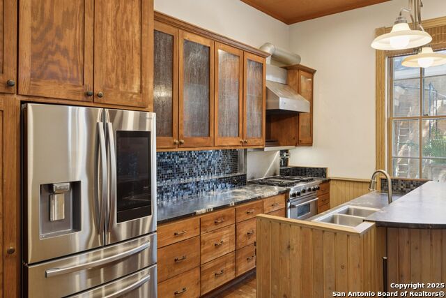 Listing photo id 19 for 134 Cedar St