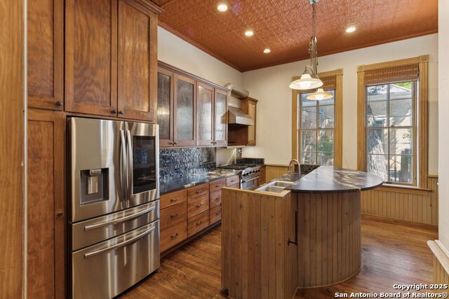 Listing photo id 20 for 134 Cedar St