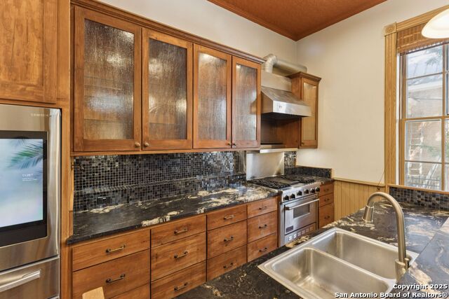 Listing photo id 25 for 134 Cedar St